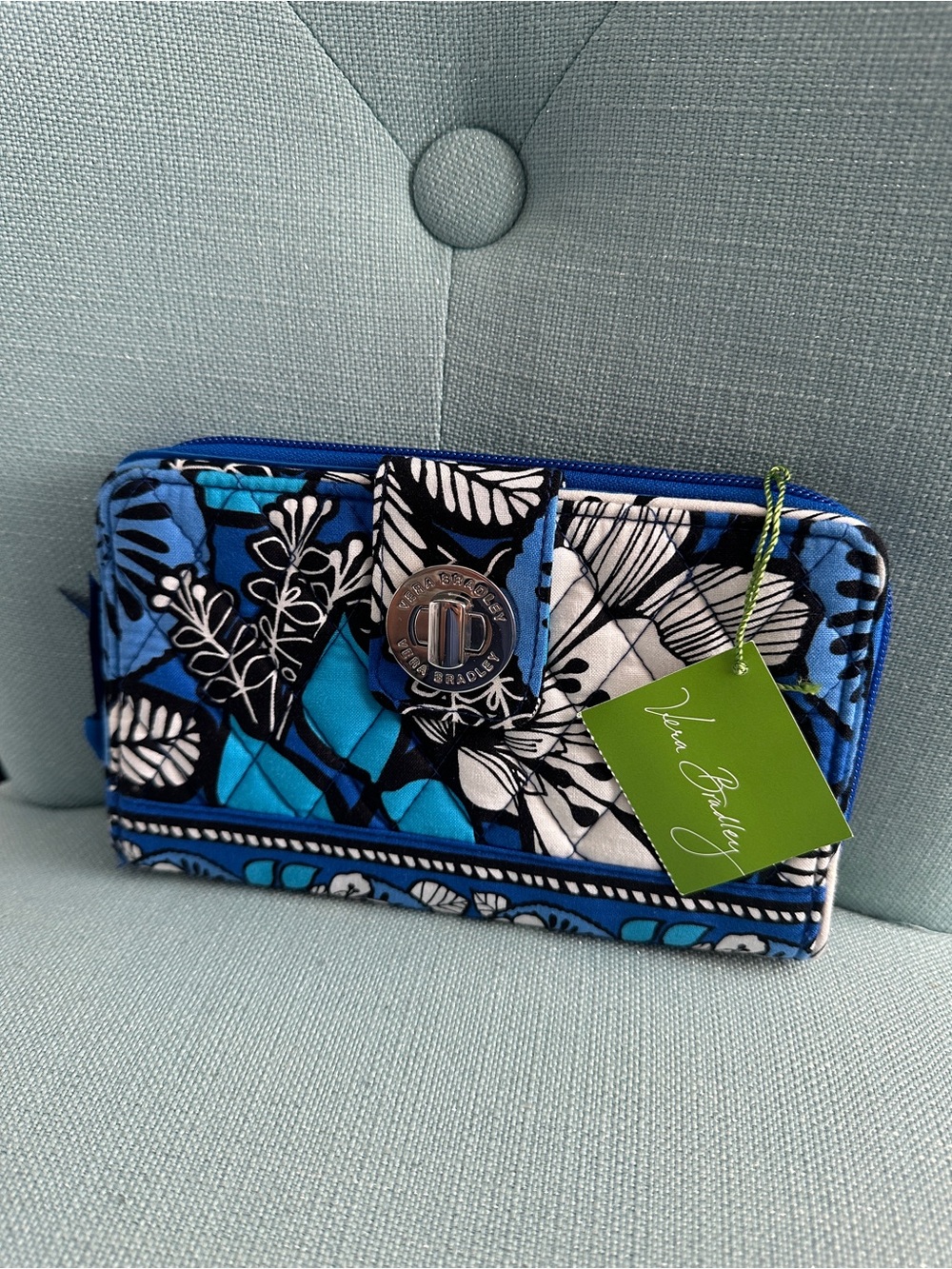 Vera Bradley Blue & White Floral Quilted 5 Piece Travel Bag Set - Picture 3 of 9